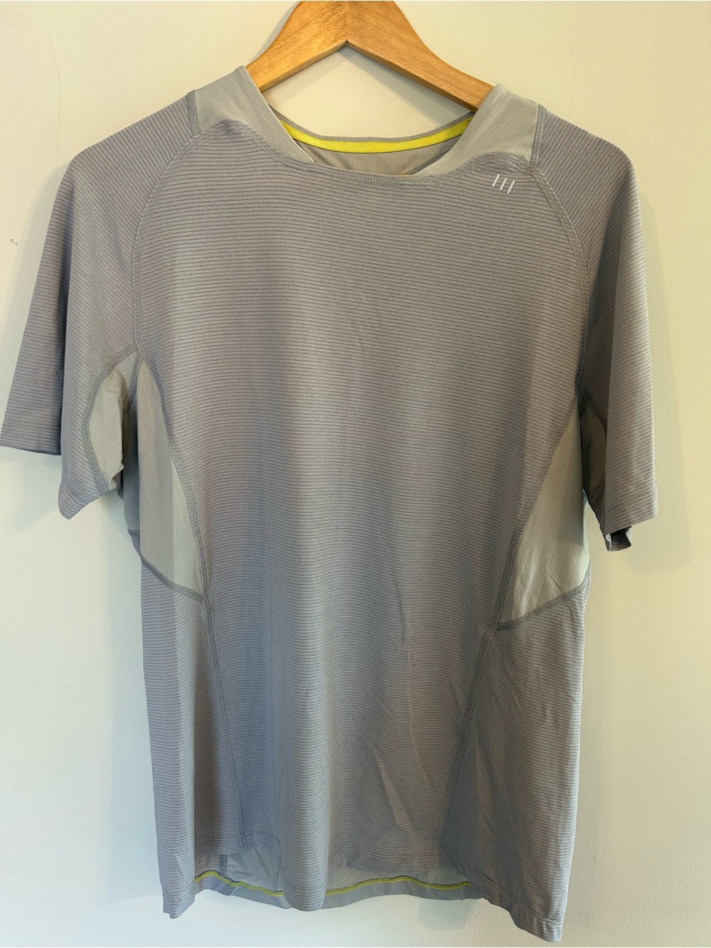 Lululemon Lightweight Breathable Men's Performance Short Sleeve Shirt L Gray